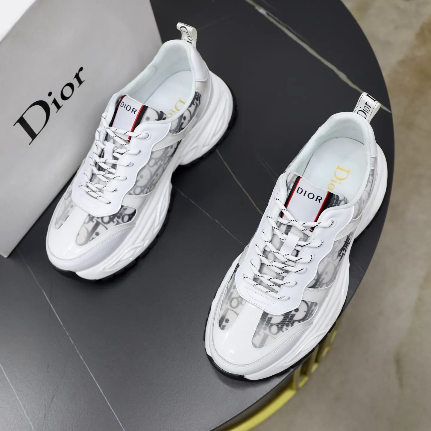 Ex-factory price: 462💰🙅‍♂️🙅‍♂️🙅‍♂️ Brand: Dior DIOR Standard code: 38-44 (45 customized) Grade: Same as the official website Material: Original material splicing Comfortable and breathable lining Lightweight and wear-resistant sports outsole Style category: Men's fashionable casual shoes Running sneakers Distinguished luxury brand elements Top luxury Color: actual picture color